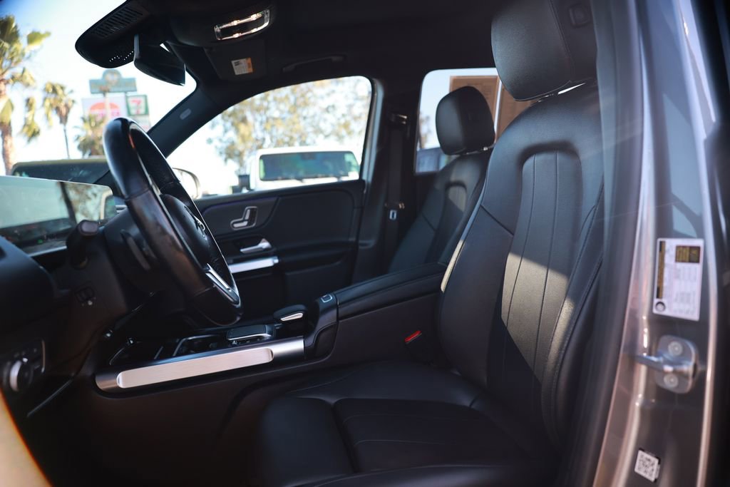 Used 2023 Mercedes-Benz EQB 300 4MATIC w/ Exclusive Package image 17