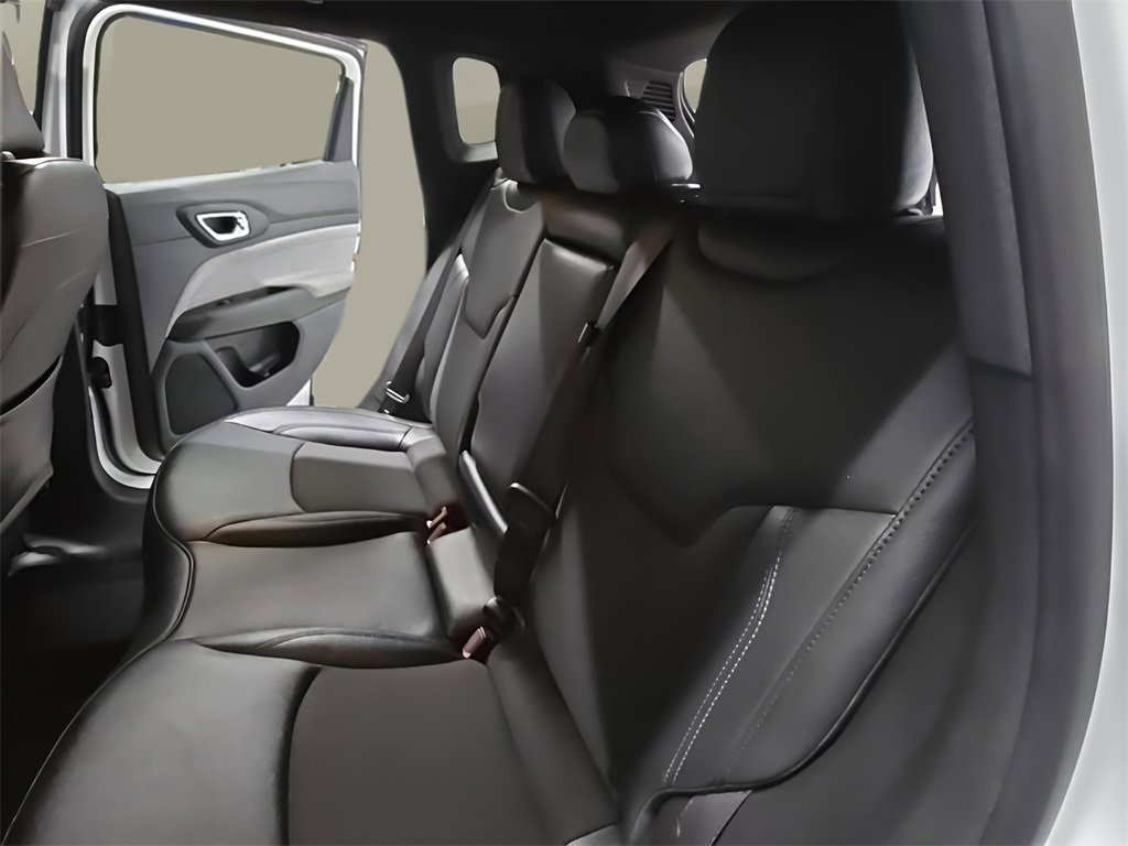 Used 2024 Jeep Compass Latitude image 15