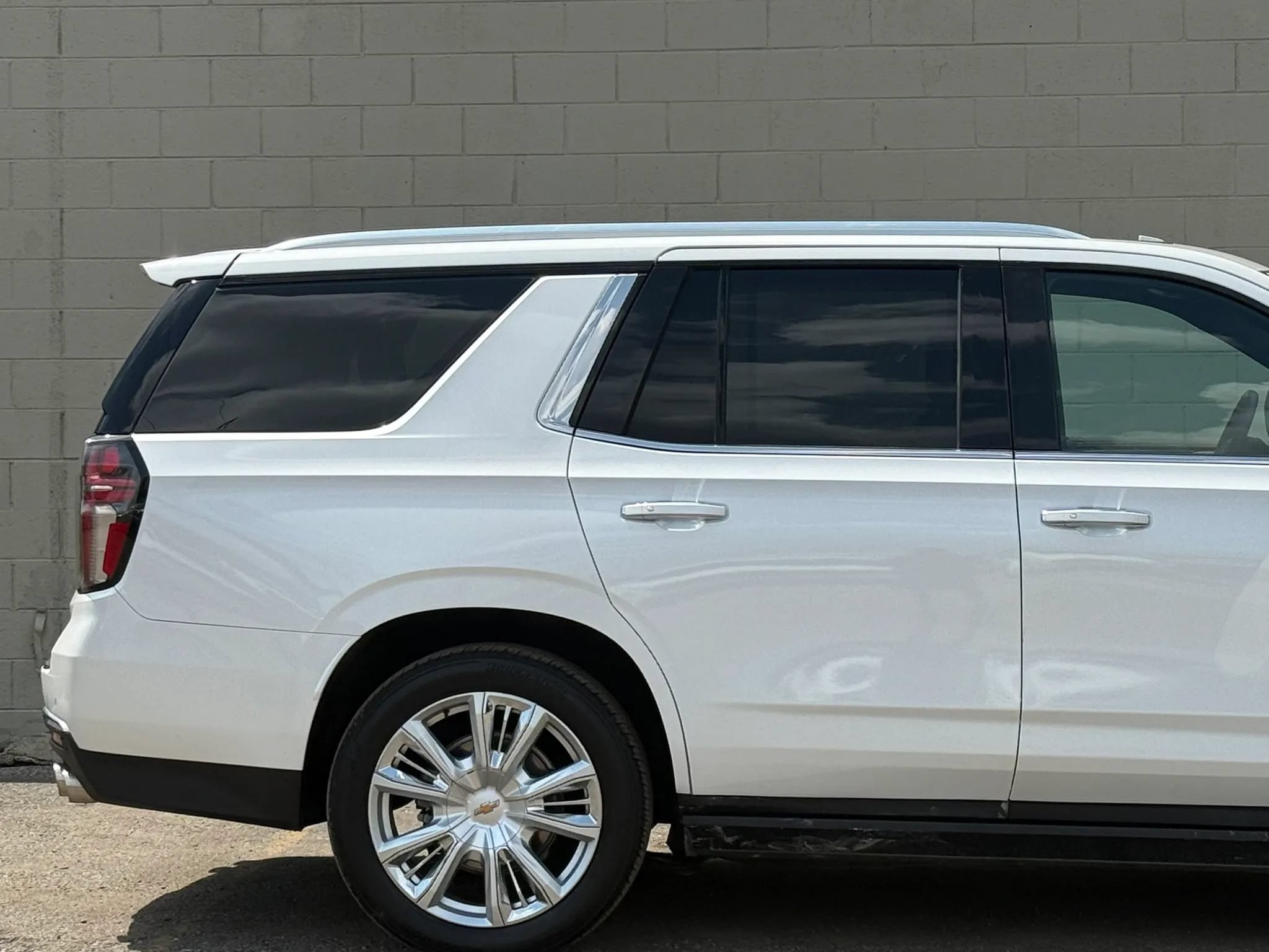 Used 2024 Chevrolet Tahoe High Country AWD/4WD image 12