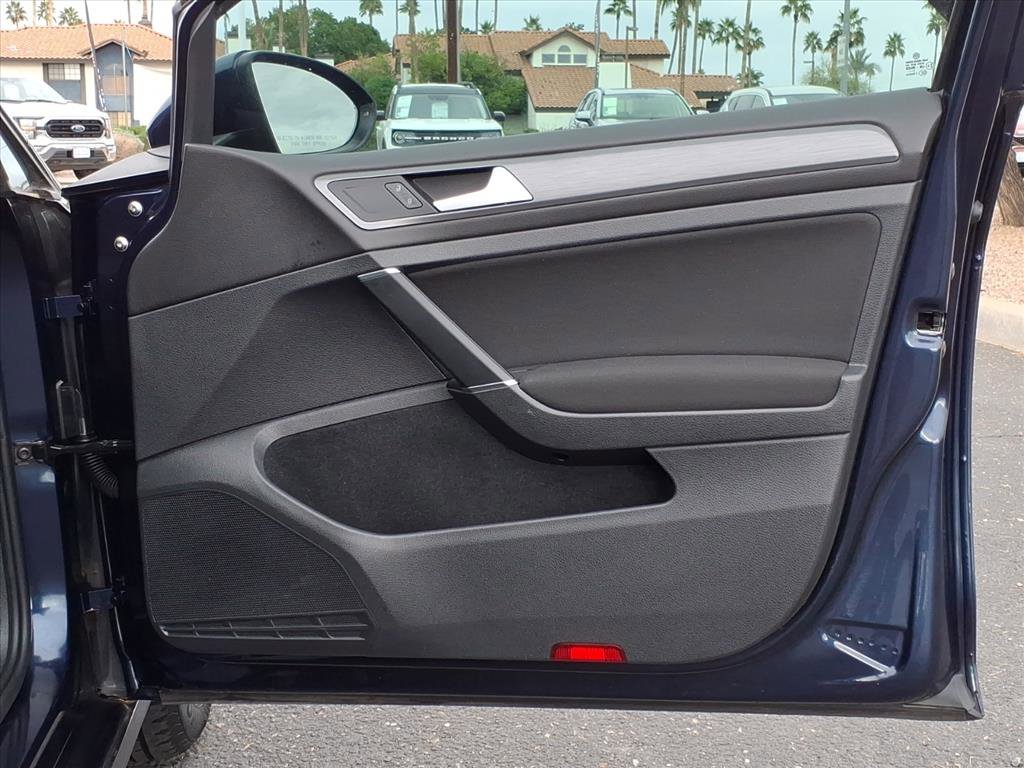 Used 2018 Volkswagen Golf S image 13