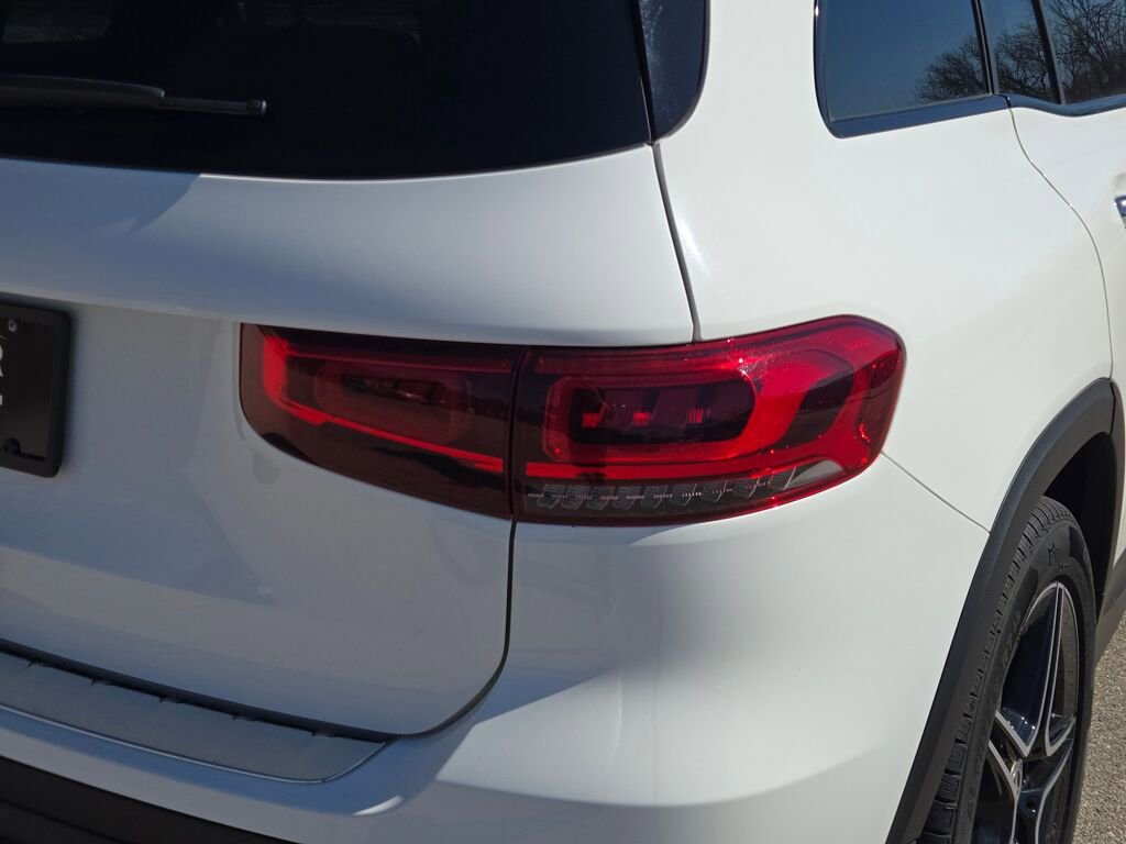 Used 2023 Mercedes-Benz GLB 250 image 12