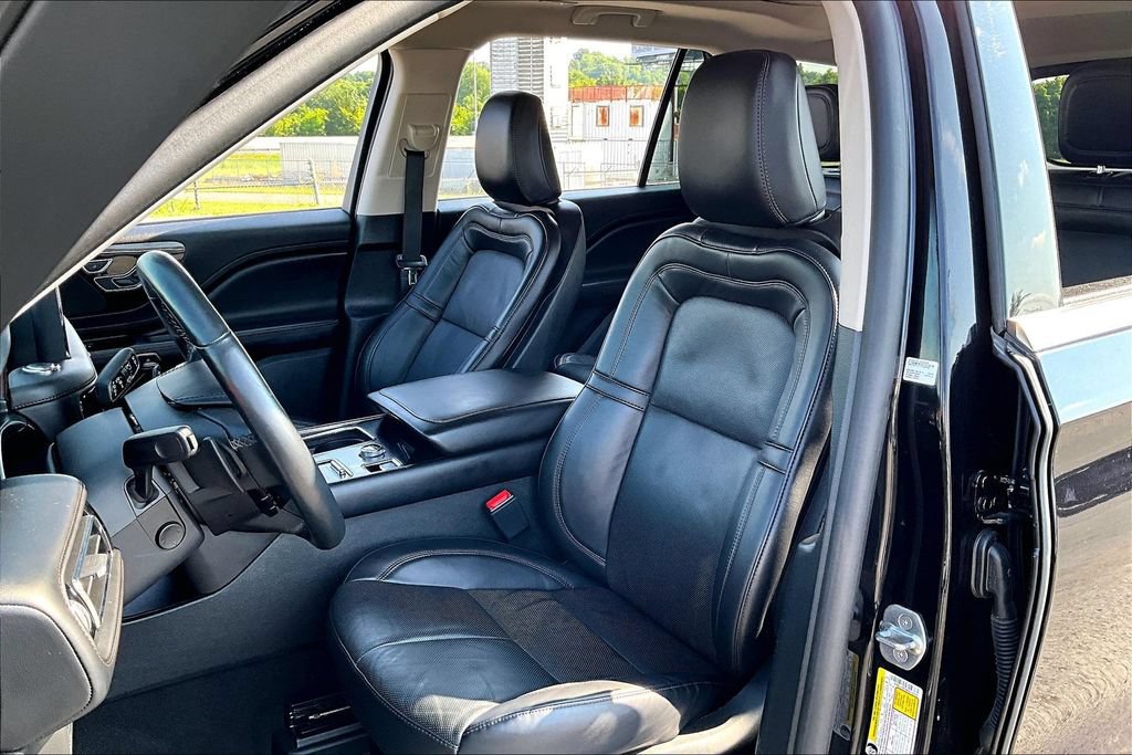 Used 2024 Lincoln Aviator Reserve AWD/4WD image 23