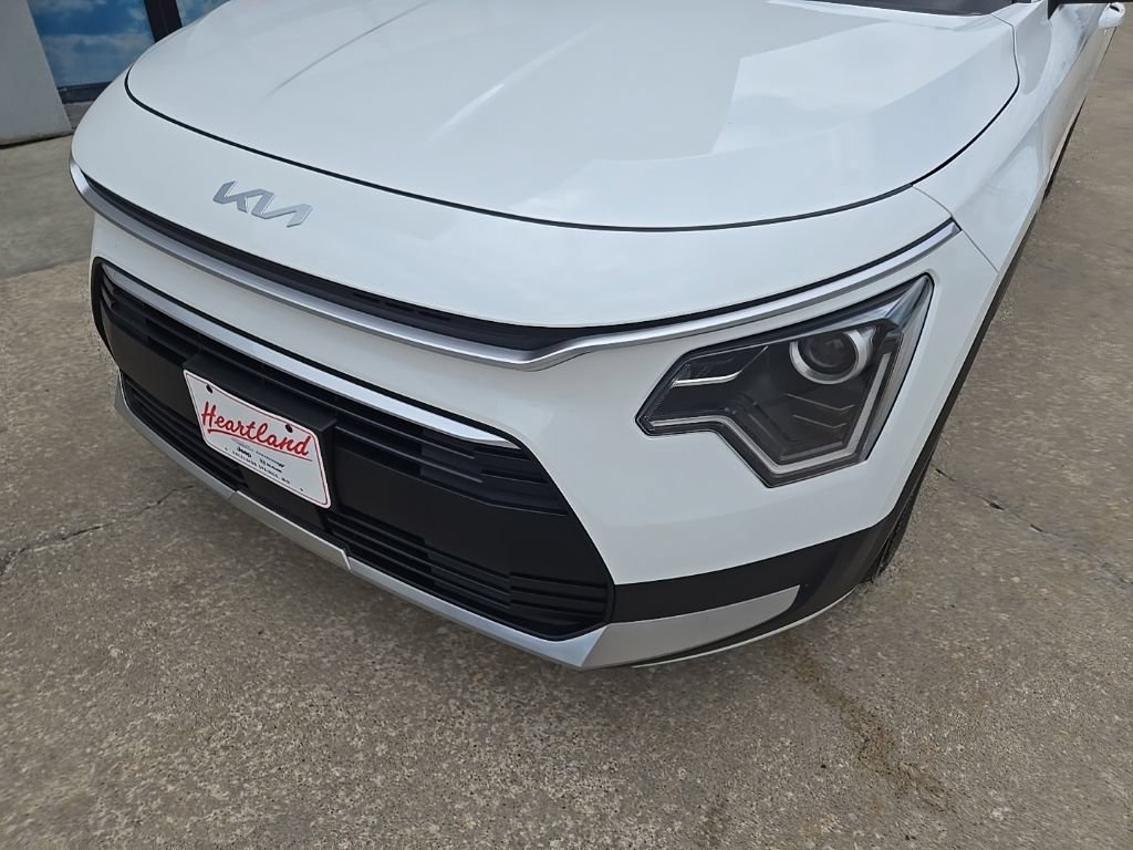 Used 2024 Kia Niro EX FWD image 17