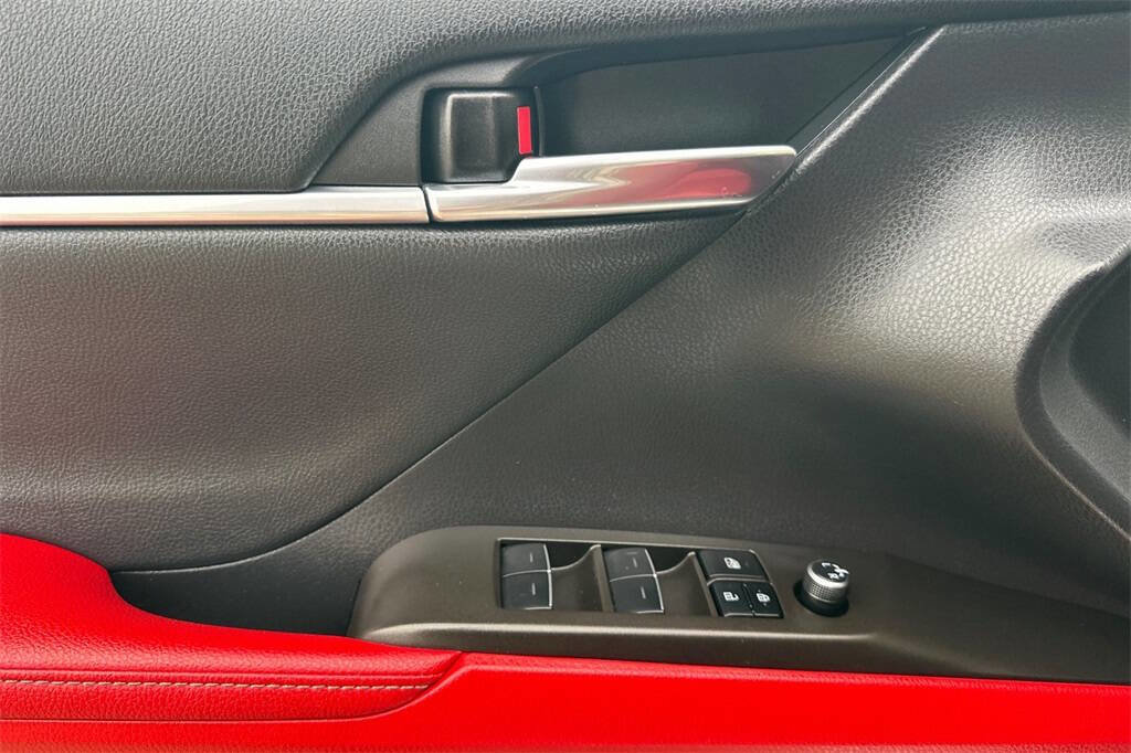 Used 2023 Toyota Camry XSE w/ Navigation Package image 11