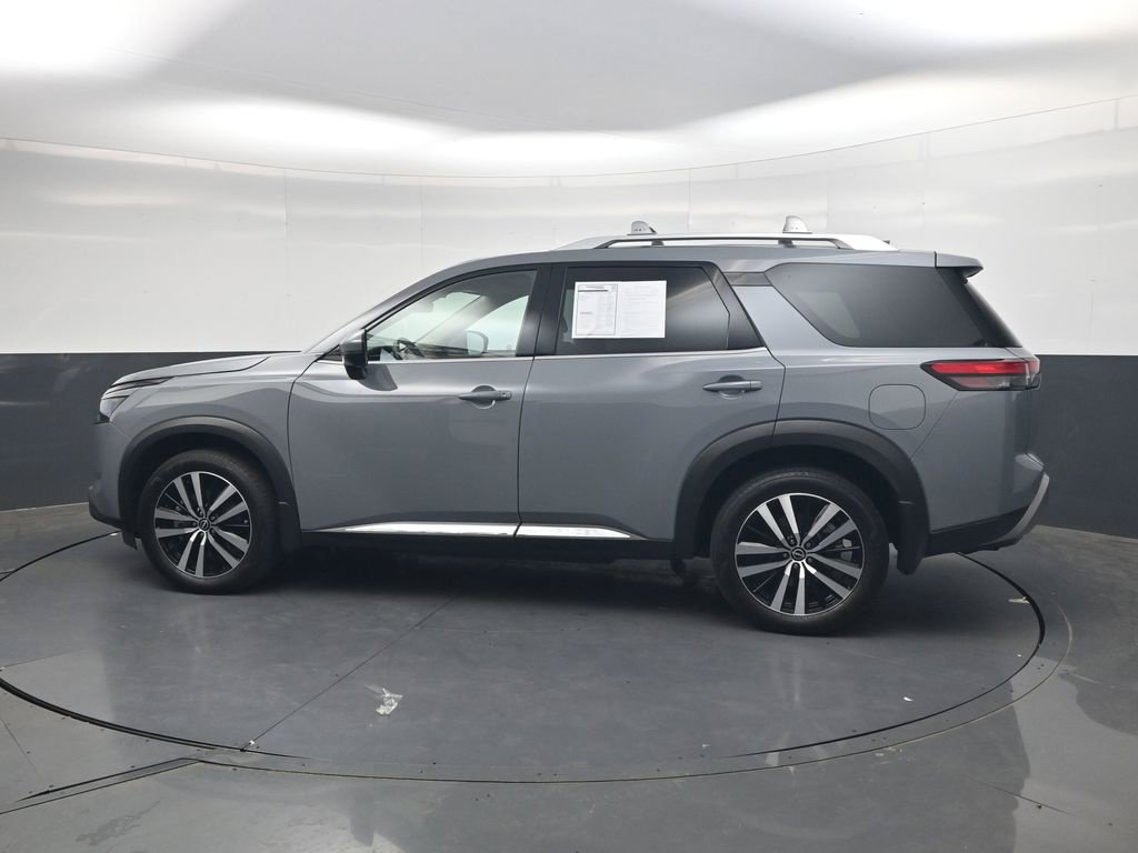 Certified 2025 Nissan Pathfinder Platinum w/ Cargo Package AWD/4WD image 12