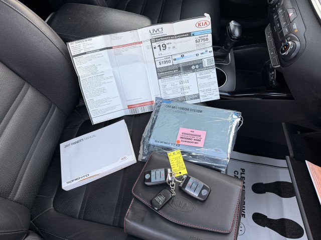 Used 2017 Kia Sorento SX image 19