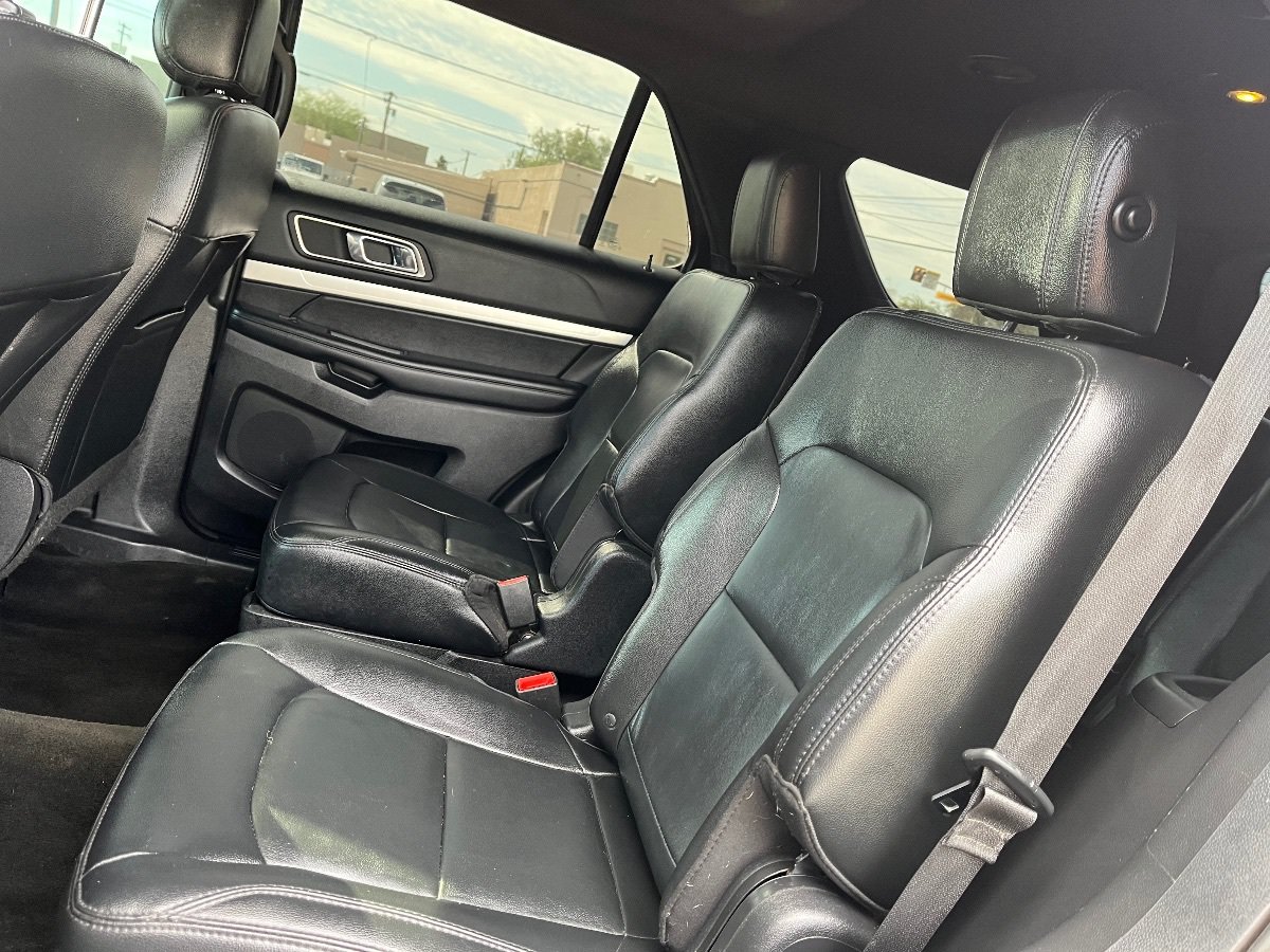 Used 2016 Ford Explorer XLT w/ Equipment Group 202A FWD image 31