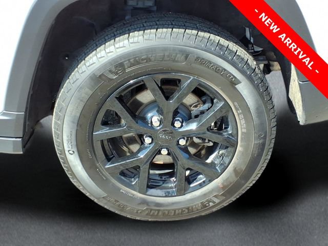 Used 2025 Jeep Grand Cherokee Altitude image 7