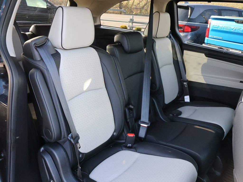 Certified 2026 Honda Odyssey Elite image 12