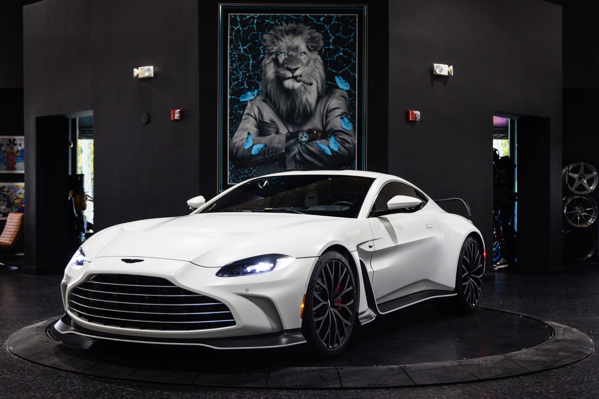 Used 2023 Aston Martin V12 Vantage image 3