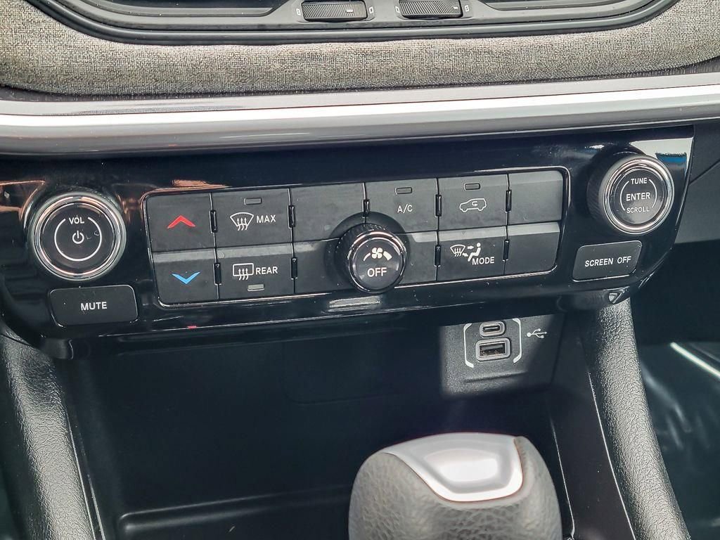 Used 2024 Jeep Compass Sport image 15