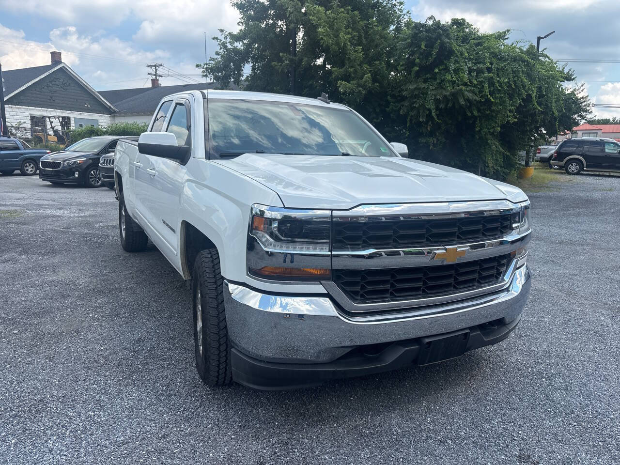 Used 2019 Chevrolet Silverado 1500 LT AWD/4WD image 3