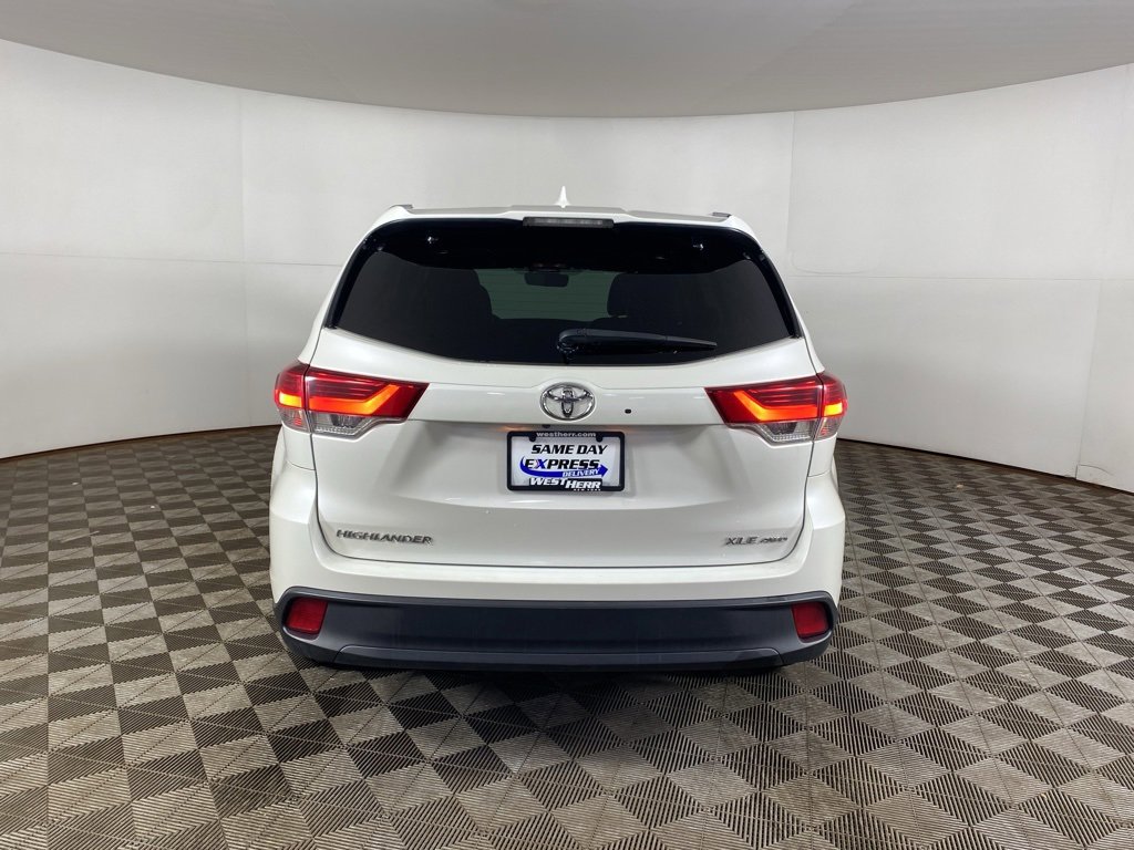 Used 2019 Toyota Highlander XLE image 9