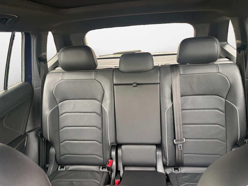 Certified 2022 Volkswagen Tiguan SEL R-Line AWD/4WD image 12