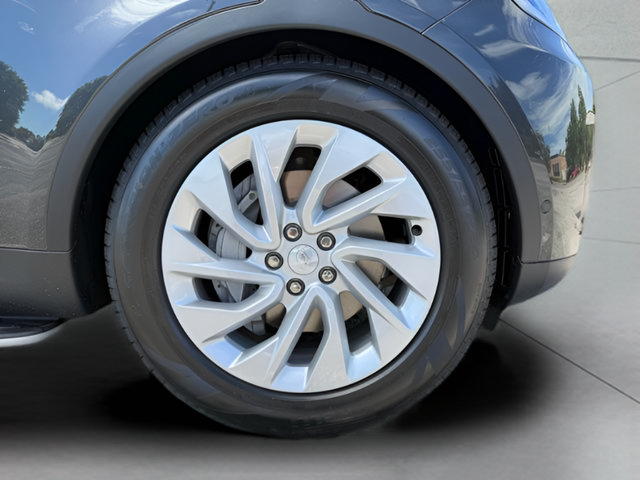 Certified 2025 Land Rover Discovery S AWD/4WD image 10