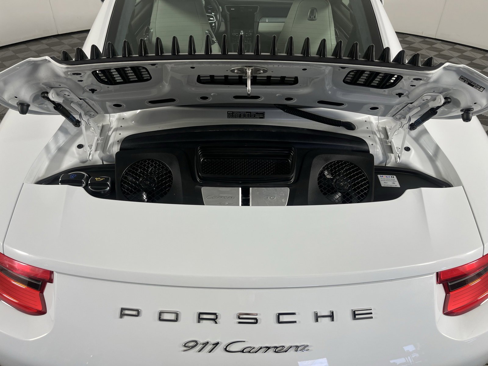 Used 2018 Porsche 911 Carrera image 17