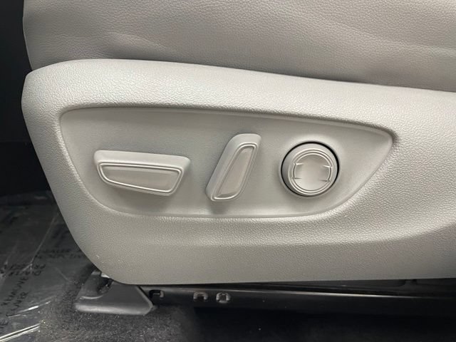 Used 2023 Toyota Highlander Limited AWD/4WD image 10