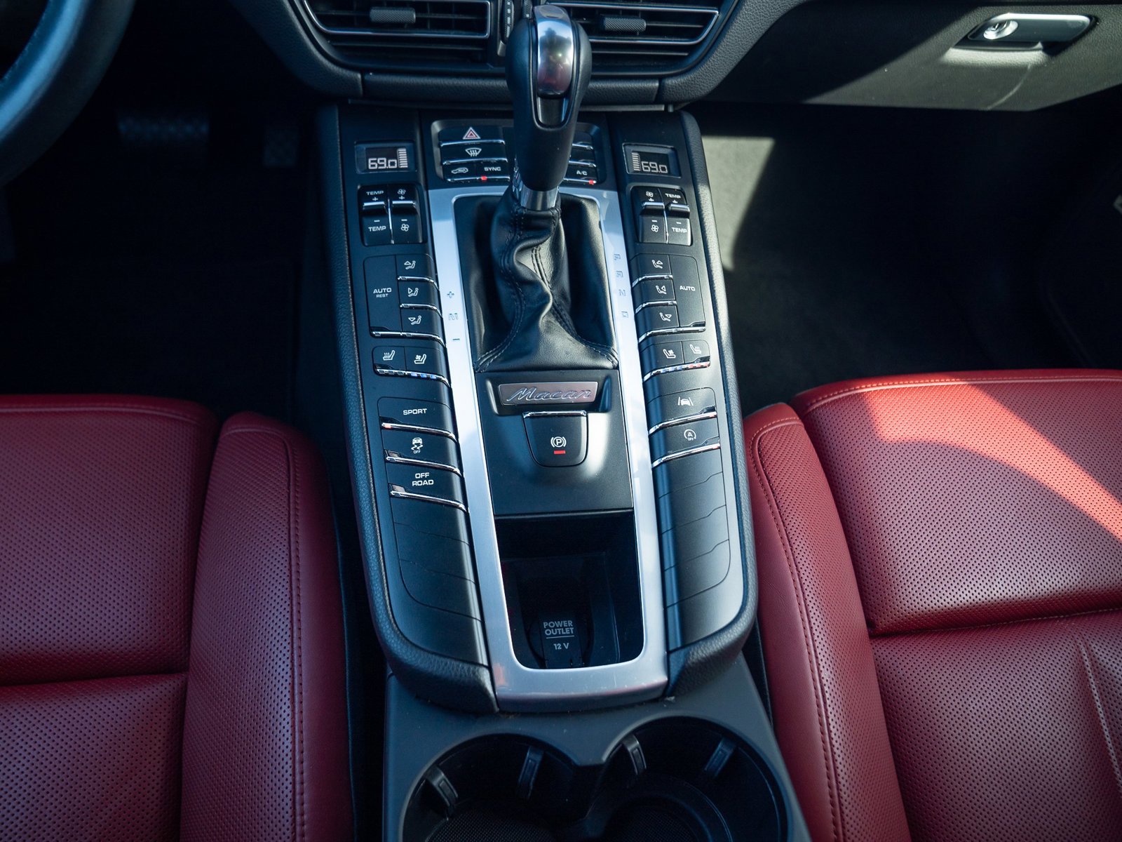 Used 2020 Porsche Macan AWD/4WD image 25