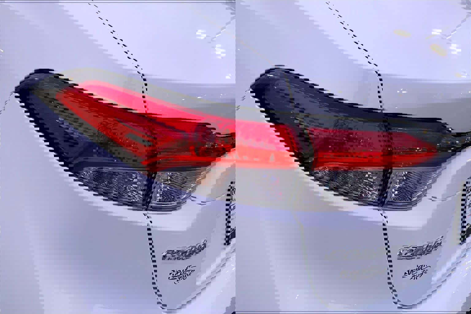 Used 2025 Toyota Corolla LE FWD image 27