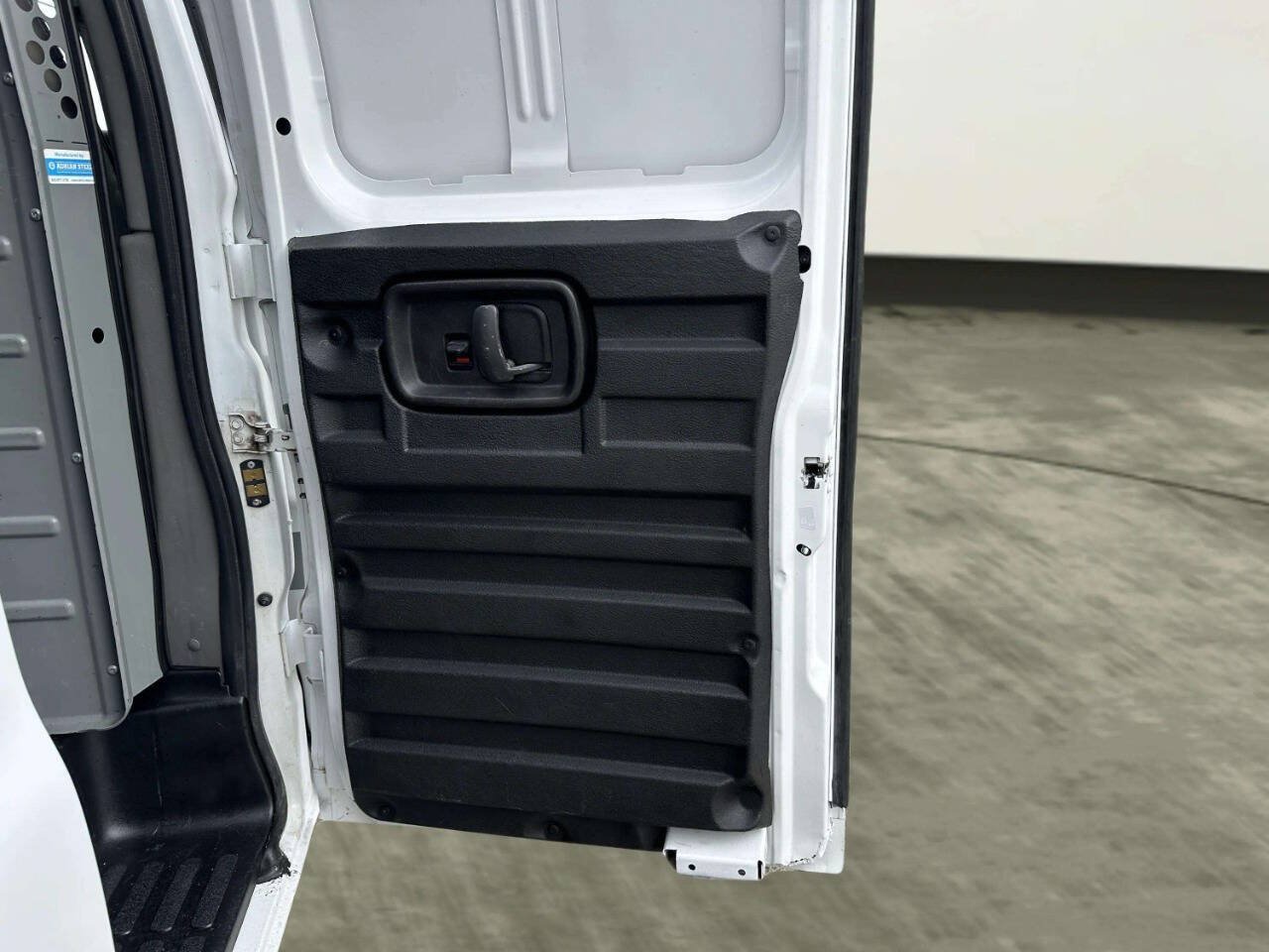 Used 2014 Chevrolet Express 2500 RWD image 17