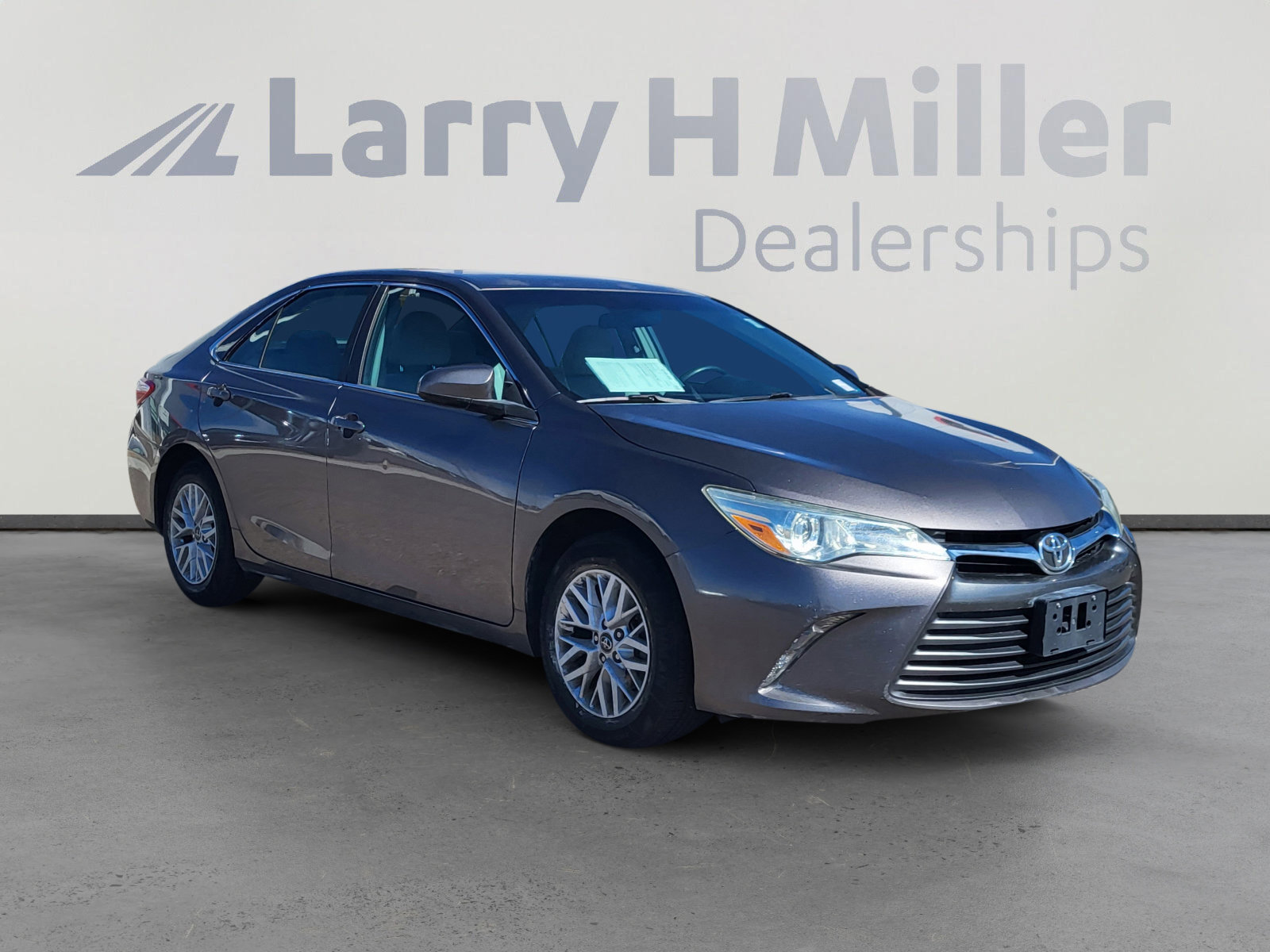 Used 2016 Toyota Camry LE image 7