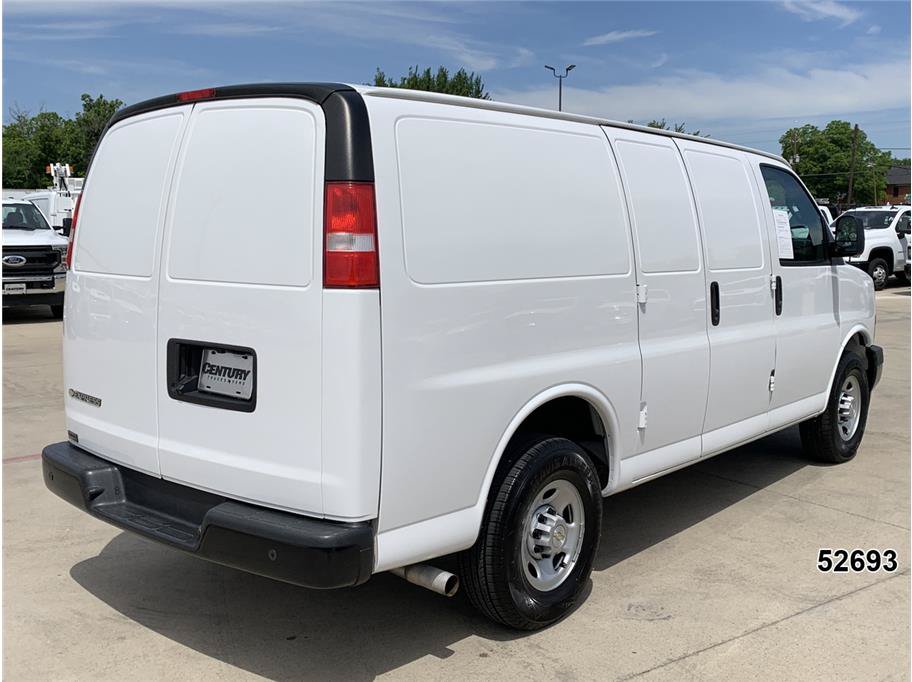 Used 2021 Chevrolet Express 2500 RWD image 2