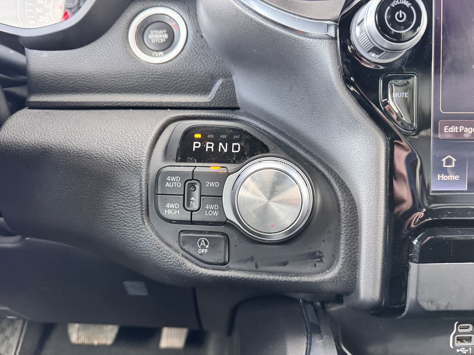 Used 2025 RAM 1500 Laramie AWD/4WD image 19