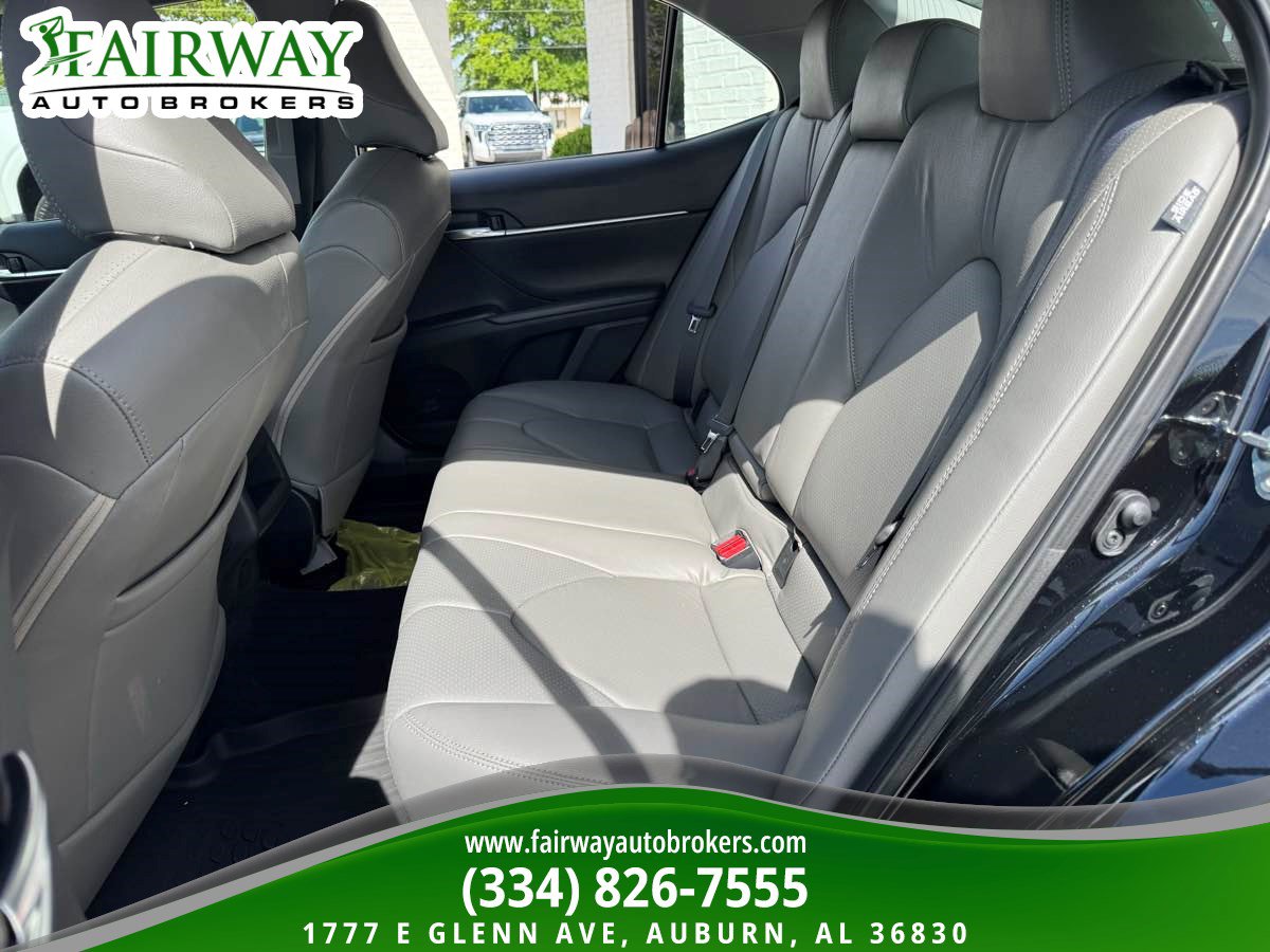 Used 2024 Toyota Camry SE image 11