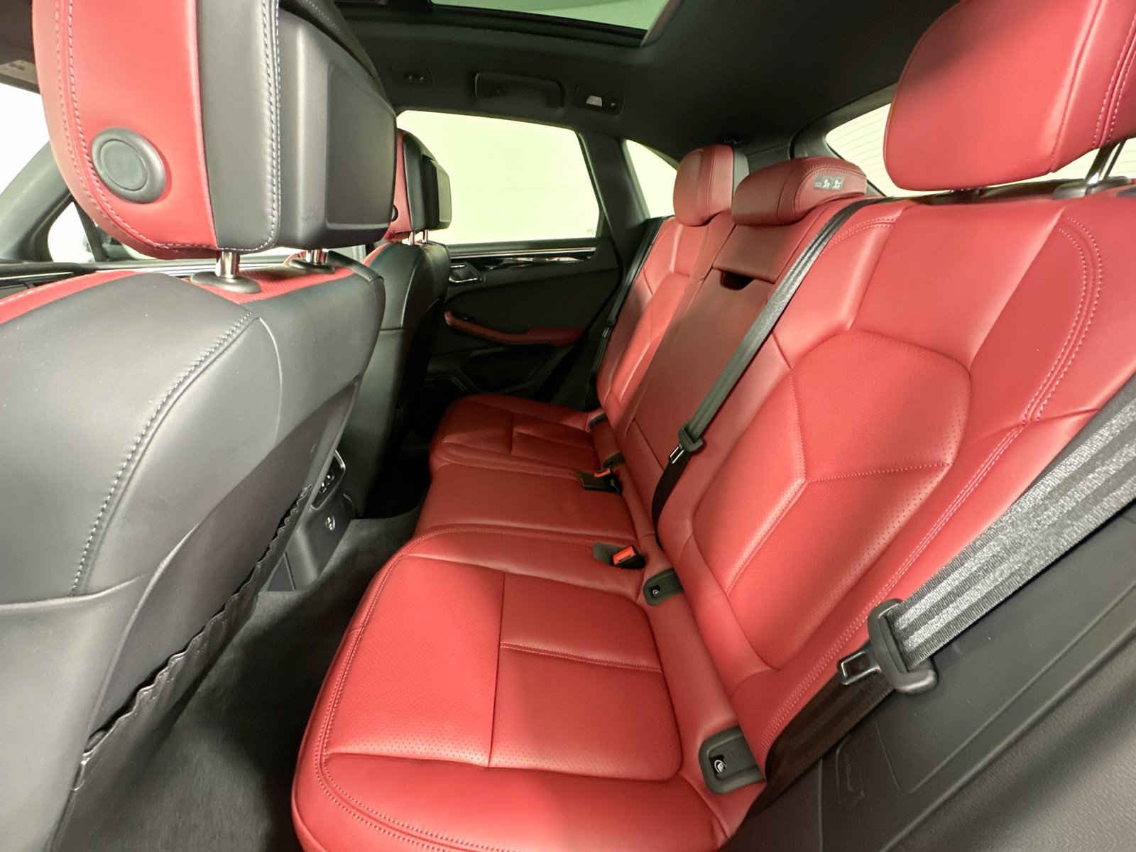 Used 2026 Porsche Macan AWD/4WD image 39
