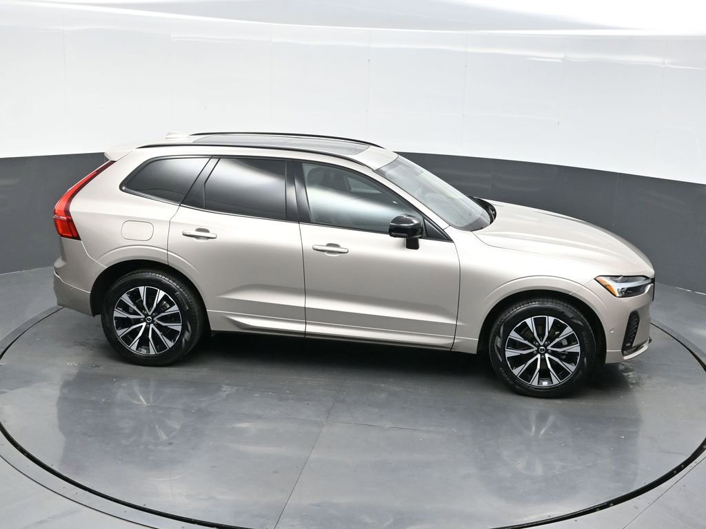 Used 2025 Volvo XC60 B5 Plus image 29