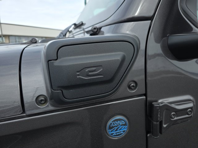 Used 2025 Jeep Wrangler Unlimited Sahara w/ Safety Group AWD/4WD image 53