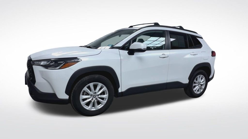 Certified 2024 Toyota Corolla Cross LE image 5