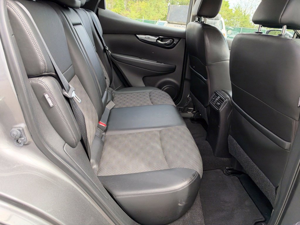 Used 2021 Nissan Rogue Sport SV w/ Technology Package AWD/4WD image 12