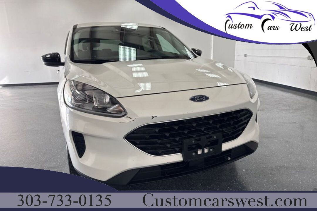 Used 2021 Ford Escape SE w/ SE Sport Appearance Package image 1