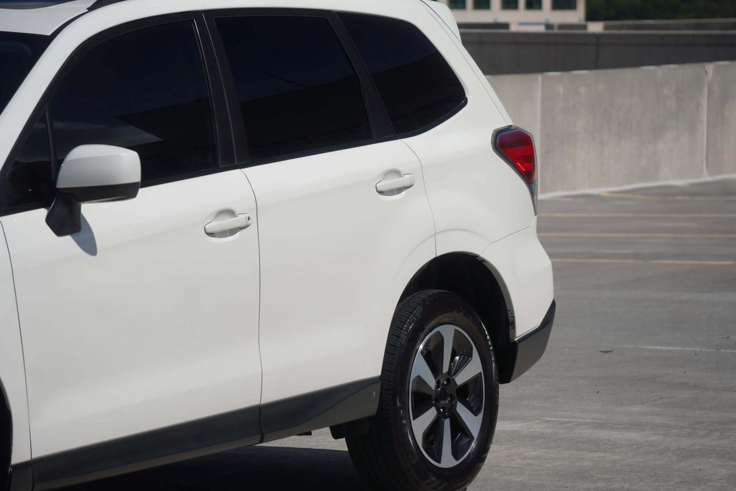 Used 2017 Subaru Forester 2.5i Premium w/ All-Weather Package image 5