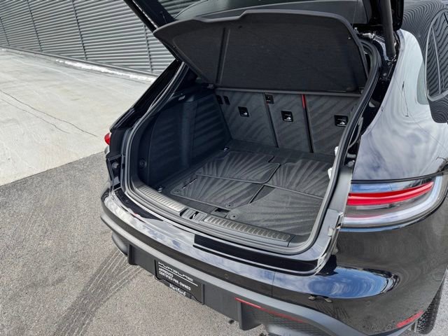 Certified 2025 Porsche Macan image 34