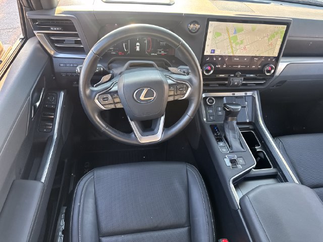 Used 2024 Lexus GX 550 w/ Accessory Package (2T) AWD/4WD image 16