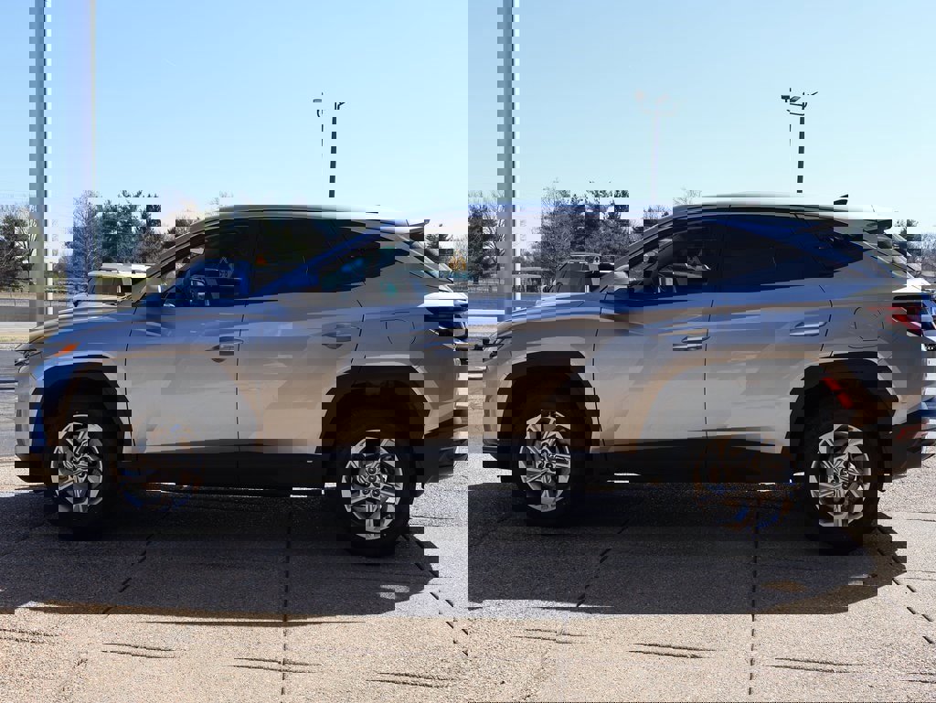 Certified 2024 Hyundai Tucson SE image 3