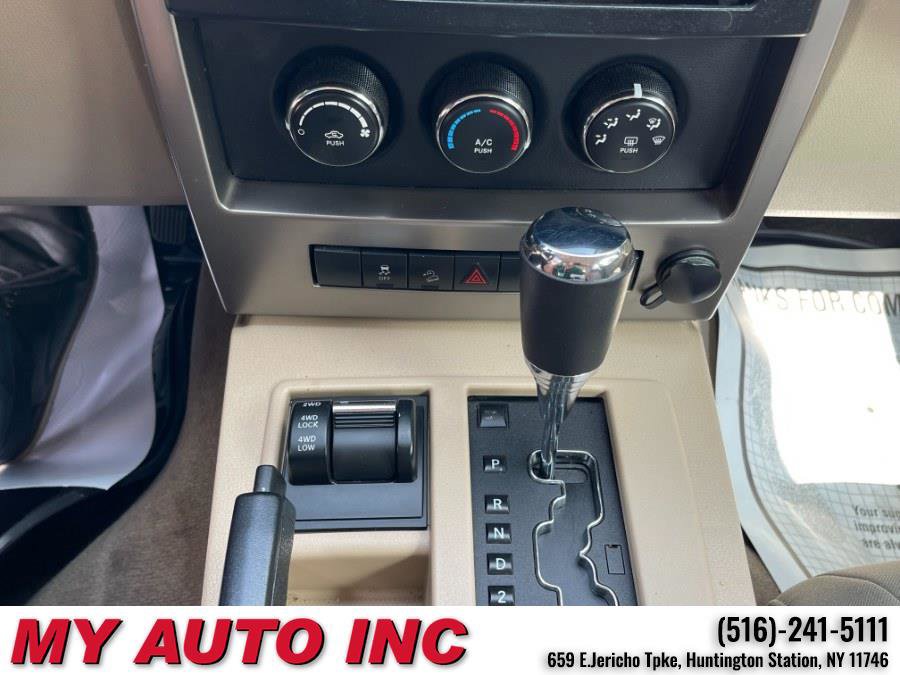 Used 2012 Jeep Liberty Sport image 17