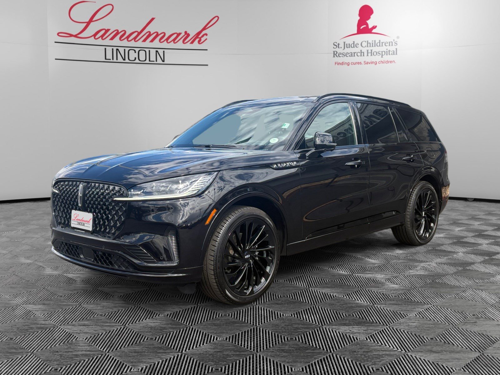 Certified 2026 Lincoln Aviator Reserve w/ Jet Appearance Package AWD/4WD image 1