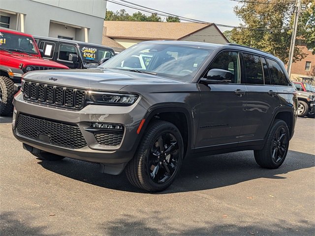 New 2025 Jeep Grand Cherokee Limited w/ Black Appearance Package image 5