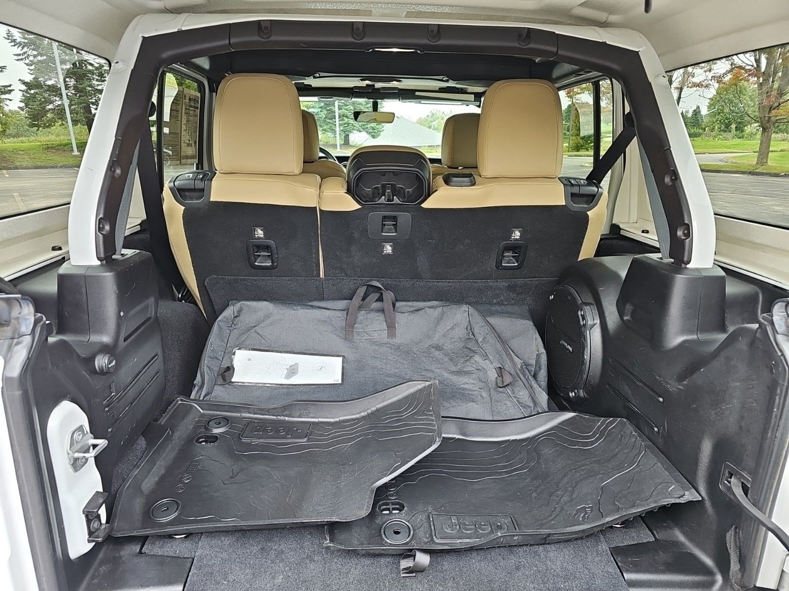 Used 2019 Jeep Wrangler Unlimited Sahara AWD/4WD image 17