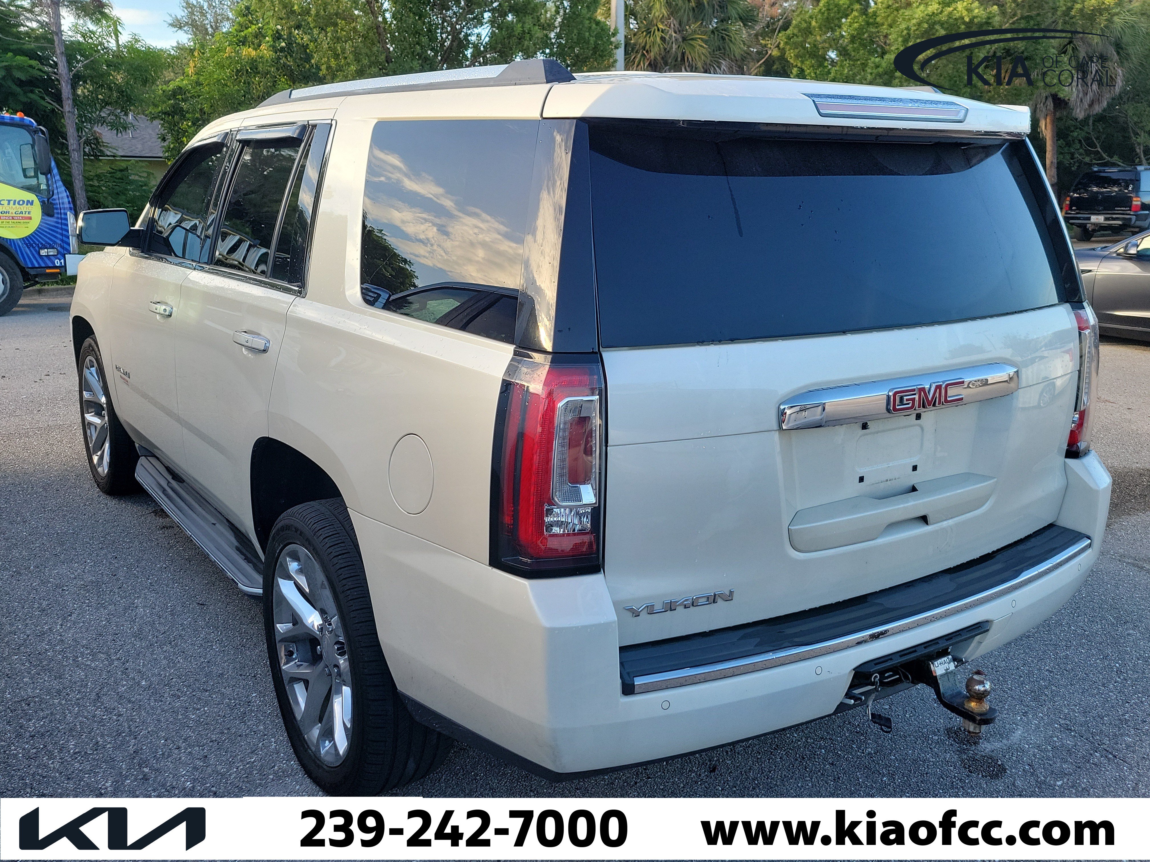 Used 2015 GMC Yukon Denali w/ Touring Package AWD/4WD image 4