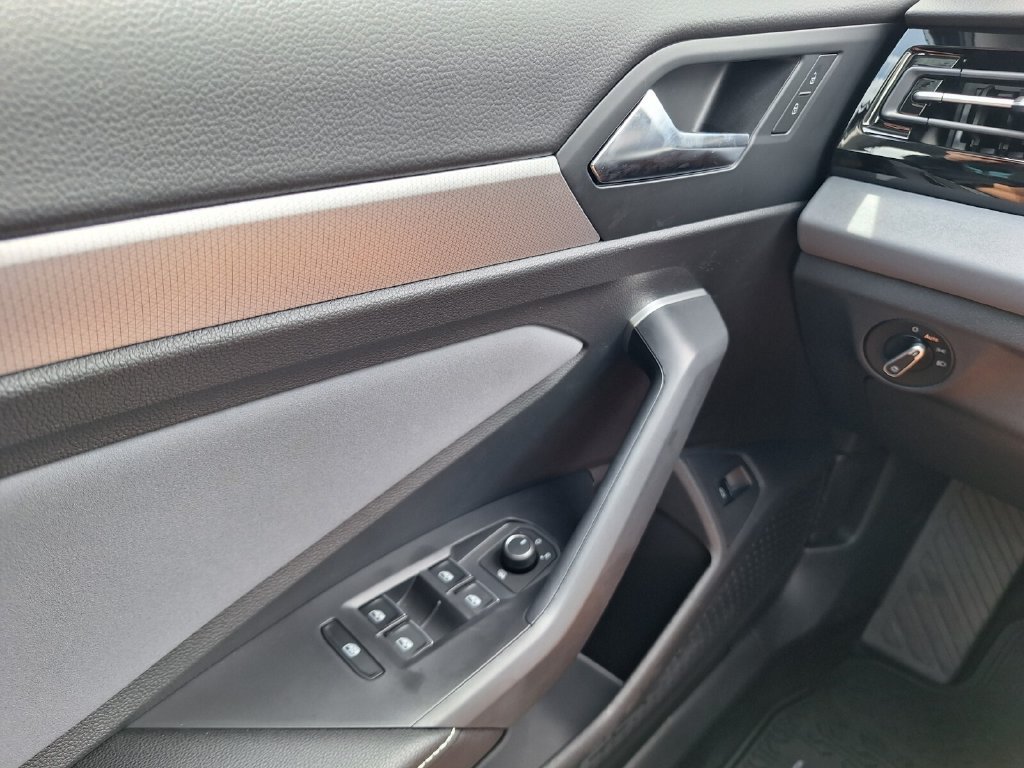 New 2026 Volkswagen Jetta SE FWD image 22