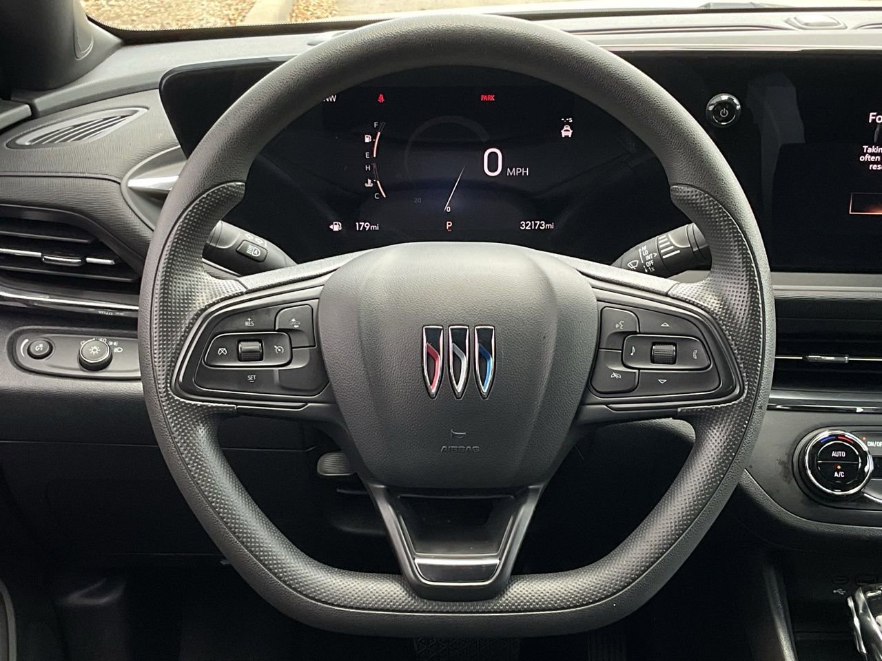 Used 2025 Buick Envista Preferred image 22