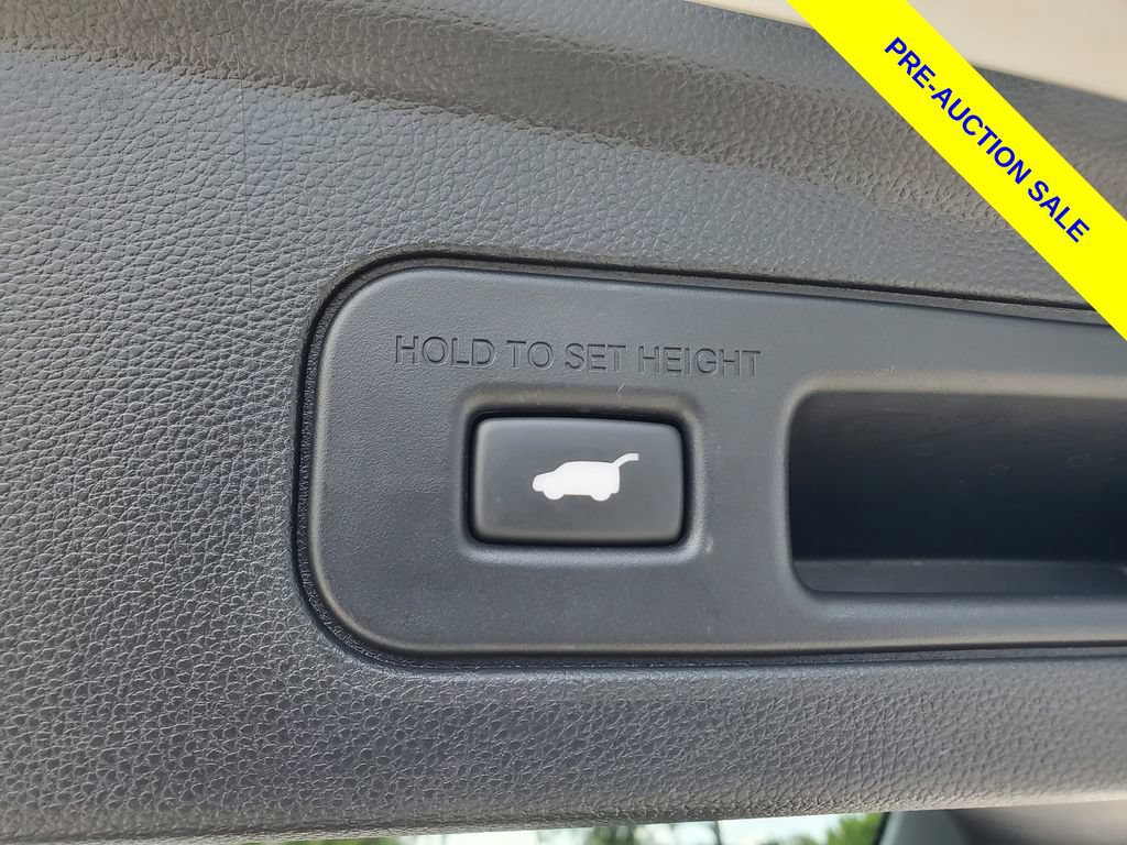 Certified 2025 Acura MDX w/ Technology Package FWD image 9