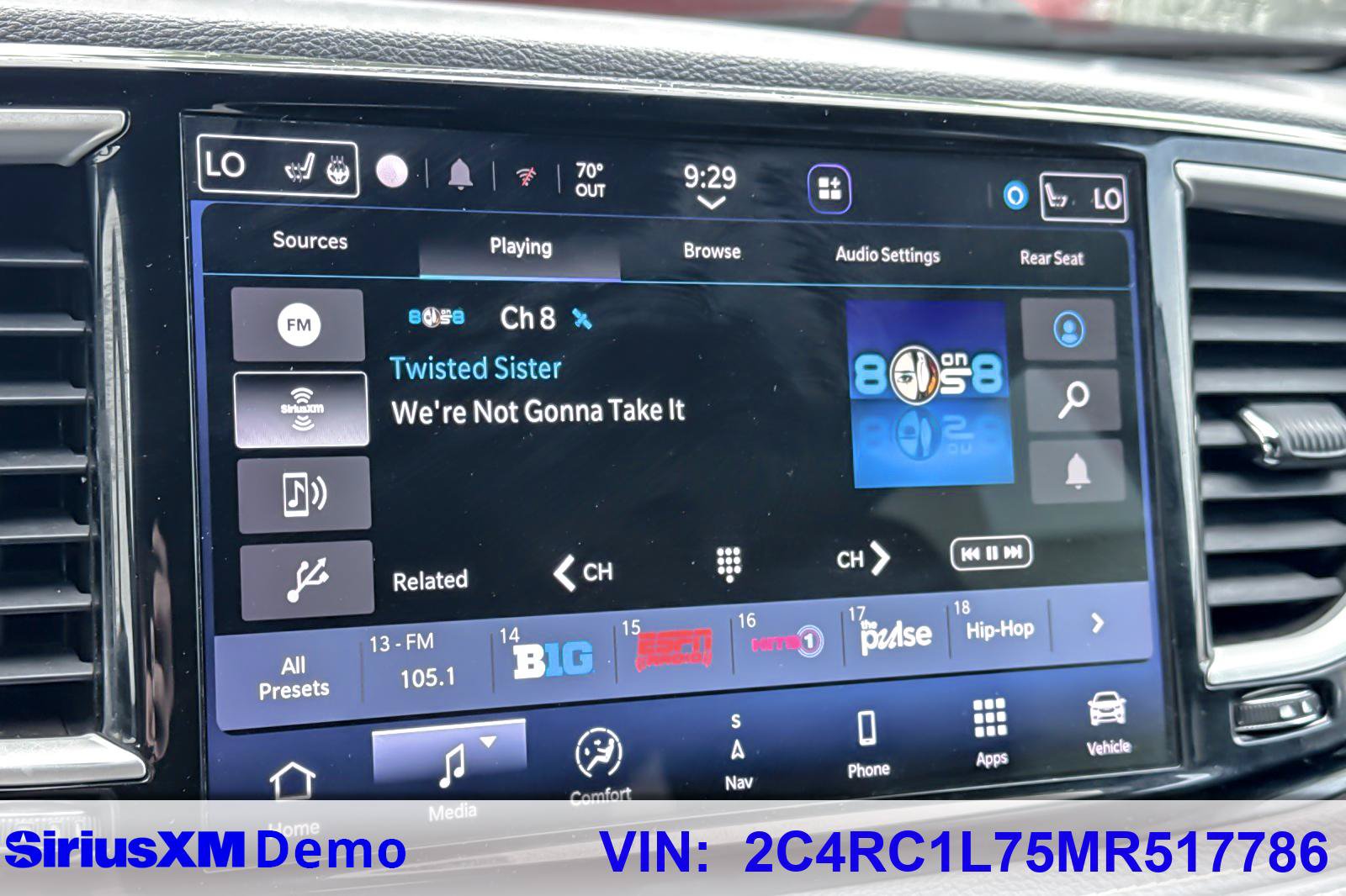 Used 2021 Chrysler Pacifica Touring-L w/ Uconnect Theater Family Group FWD image 29