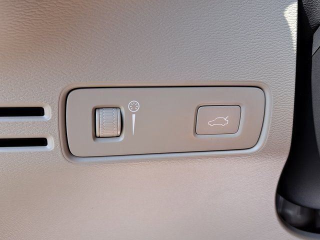 Used 2019 Volvo XC40 T5 Momentum image 13