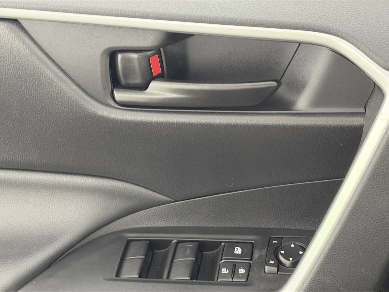 Used 2023 Toyota RAV4 LE AWD/4WD image 17