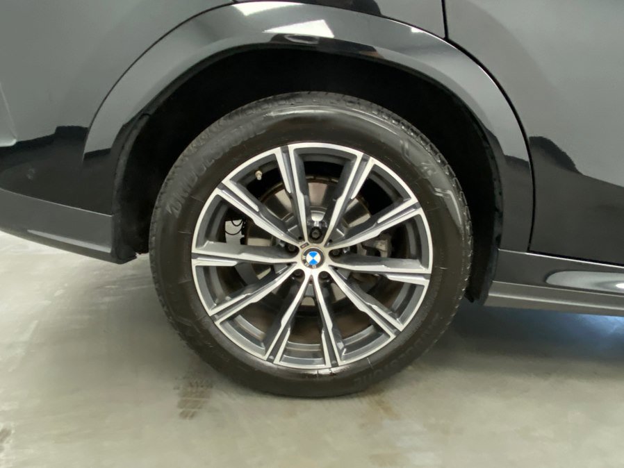 Used 2022 BMW X6 xDrive40i w/ M Sport Package AWD/4WD image 17